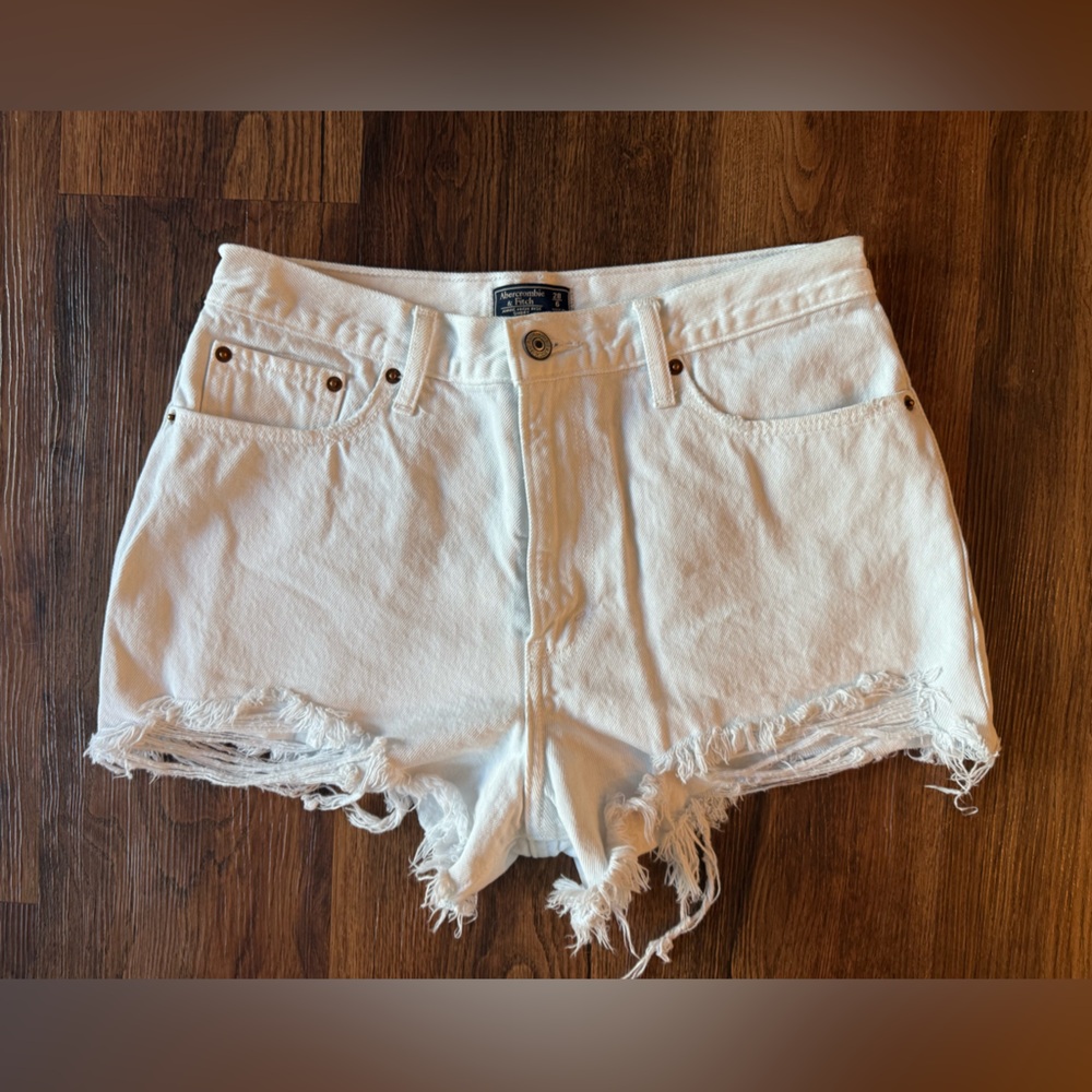 White Abercrombie & Fitch Annie High Rise Short